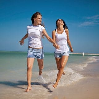 Sie-sucht-Sie
Besonders für lesbische Singles ist die Plattform Sie-sucht-Sie eine hervorragende Anlaufstelle. Täglich registrieren sich hunderte Single-Ladys, die auf der Suche nach ihrer Traumfrau sind oder einfach nur flirten und neue Bekanntschaften schließen möchten.