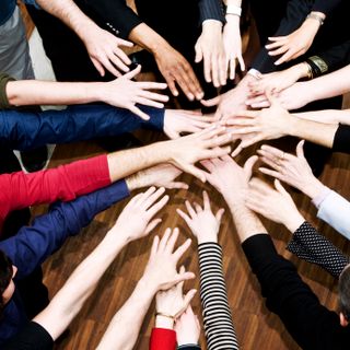 Speetdating XXL
Das größte Dating-Event der Stadt!
Hast du jemals davon geträumt, den perfekten Partner in nur zwei Stunden zu finden? SpeedDating XXL macht es möglich! Die einzigartigen Speed Dating Events bieten dir die Chance, bis zu 20 verschiedene Dates an einem Abend zu erleben. Egal, ob du auf der Suche nach einer langfristigen Beziehung oder einfach nur neuen Bekanntschaften bist.